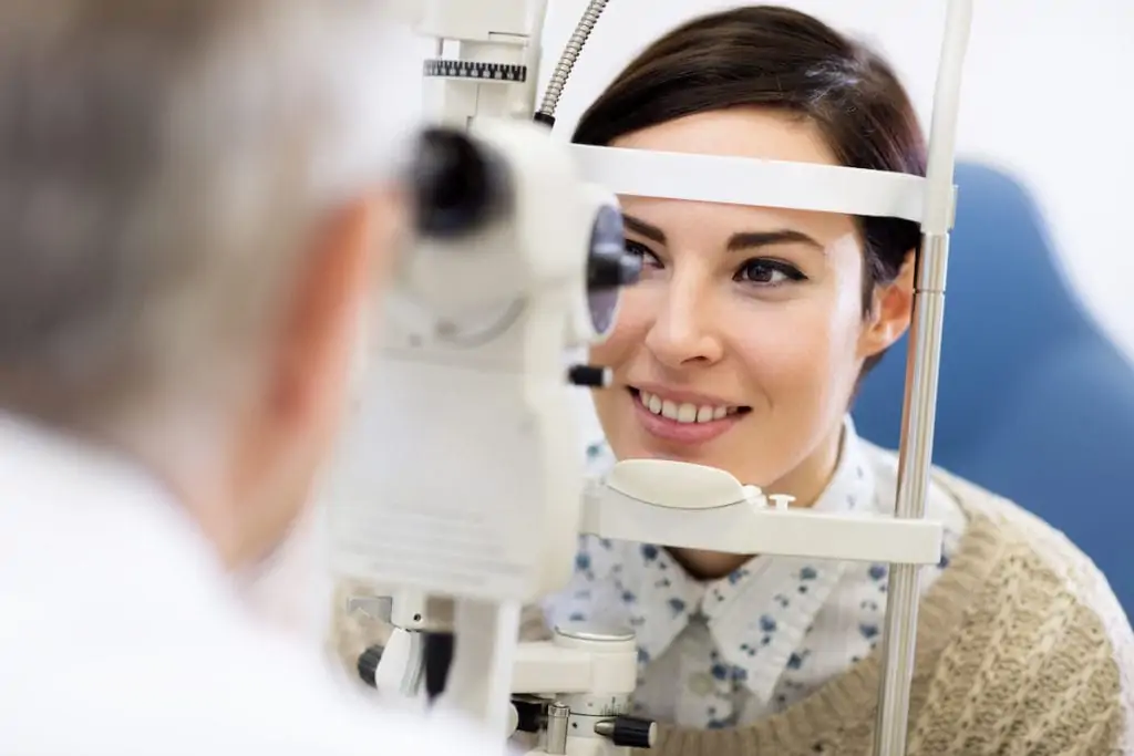 a woman getting a comprehensive annual eye exam