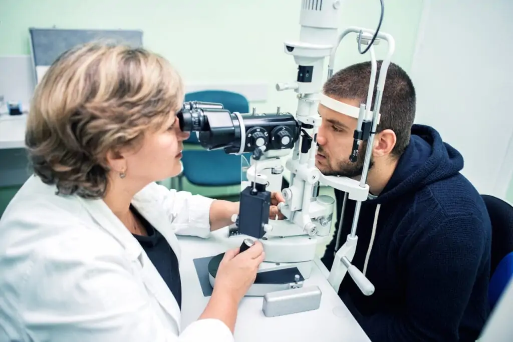 Eye exam assesses LASIK surgery risk